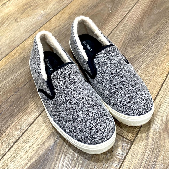 Old Navy Shoes - OLD NAVY Sneakers Slip On Black & White Furry Interior Sz 10